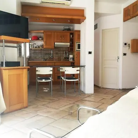 Open Space With Sea View Close To The Croisette *